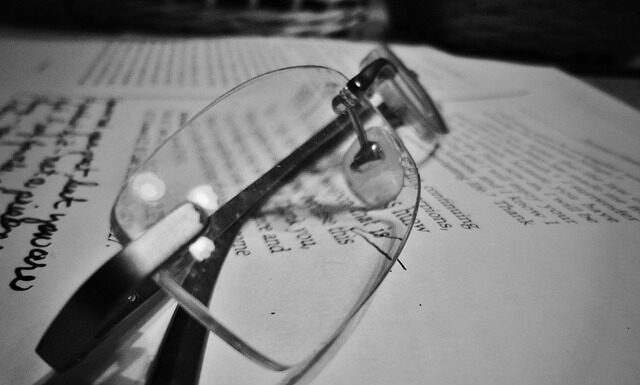 Co to znaczy dwuogniskowe okulary?