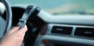 Ile wynosi mandat za jazdę bez okularów?