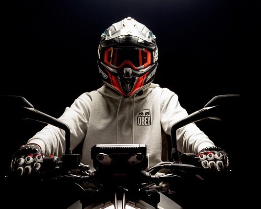 Gdzie można jeździć bez kasku motocyklowego?