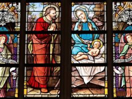 Z czego zrobić szybę do przyczepy kempingowej?