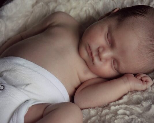 Co do spania w salonie?