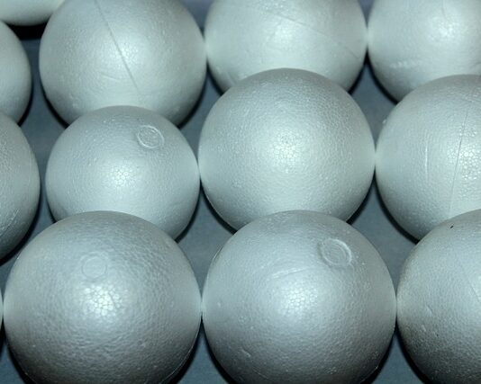 Czy styropian pije wodę?