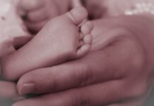 Jak zamontować Nóżki do komody?