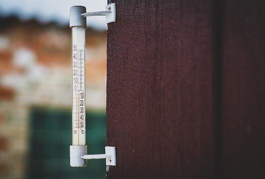 Jak obliczyć temperaturę drutu oporowego?