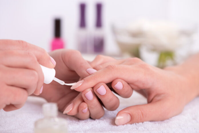 5 rzeczy, o których musisz wiedzieć, zanim wybierzesz manicure w Łodzi manicure w Łodzi