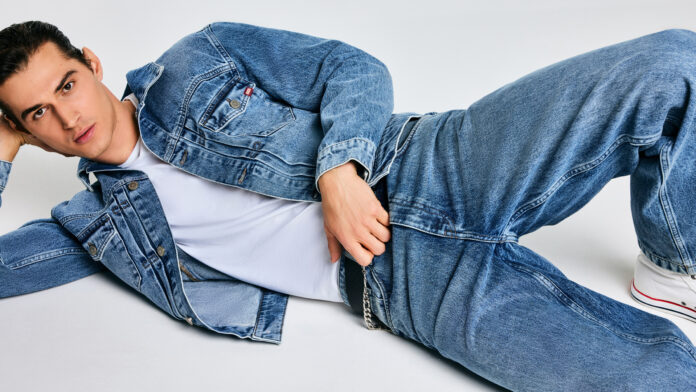 Jak nosić dżins na co dzień, aby połączyć wygodę, styl i ponadczasowy charakter garderoby