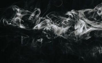 Jak wybierać liquidy do e papierosów i na co zwracać uwagę przed użyciem? dym